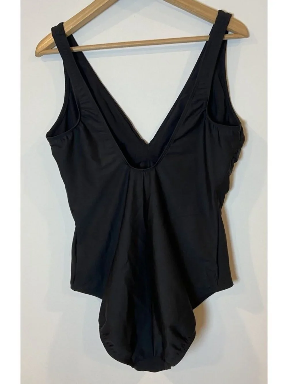 NWOT Miraclesuit Bathing Suit Swim Chi One Piece Black Size 16 New